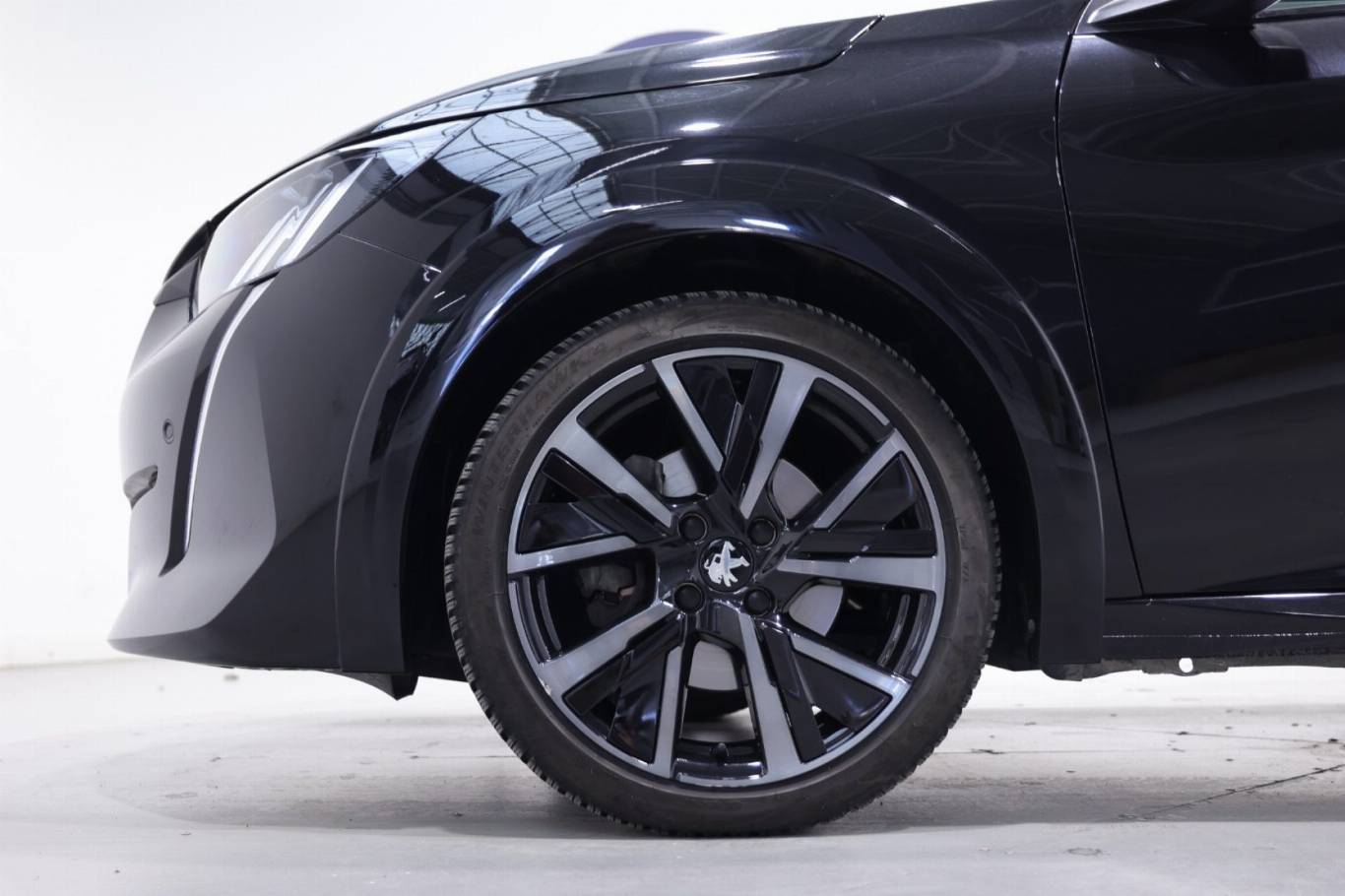 PEUGEOT 208 18