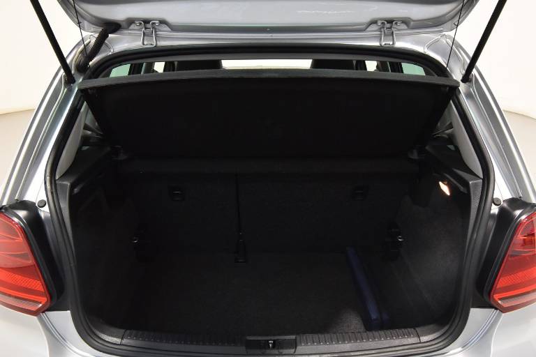 VOLKSWAGEN Polo 32
