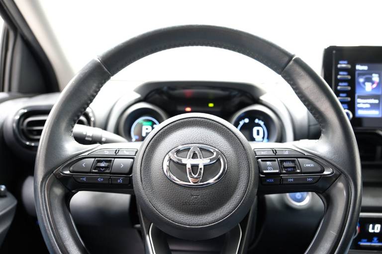 TOYOTA Yaris 7