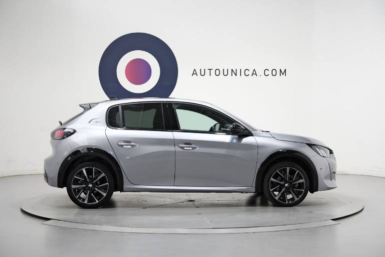 PEUGEOT 208 4
