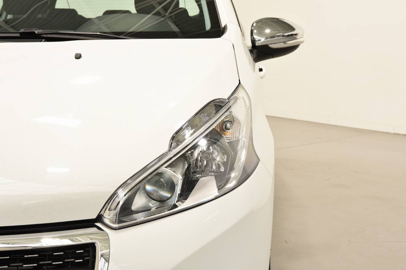 PEUGEOT 208 37