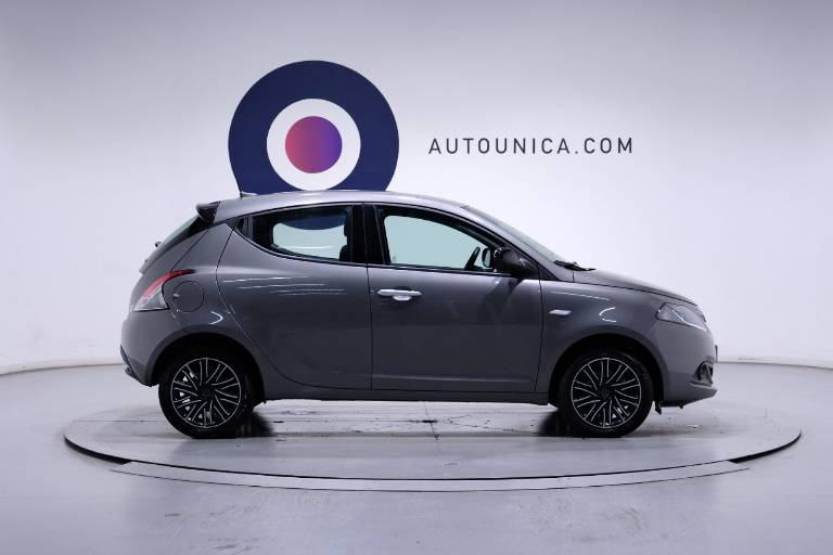 LANCIA Ypsilon 4