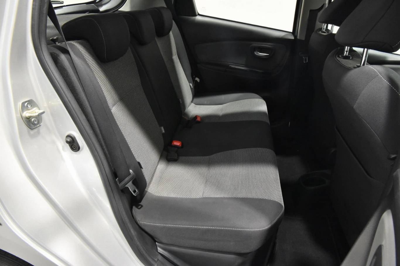 TOYOTA Yaris 46