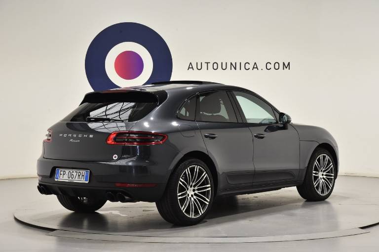 PORSCHE Macan 14