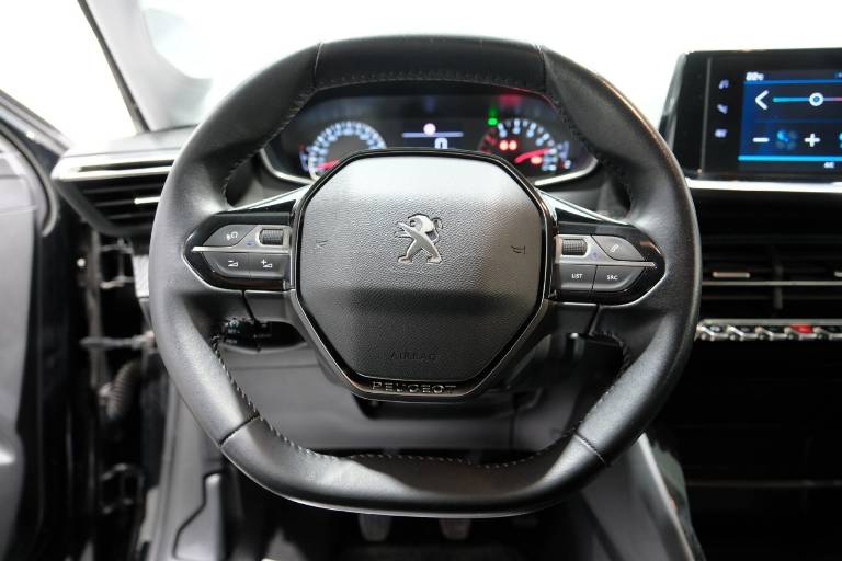 PEUGEOT 208 7