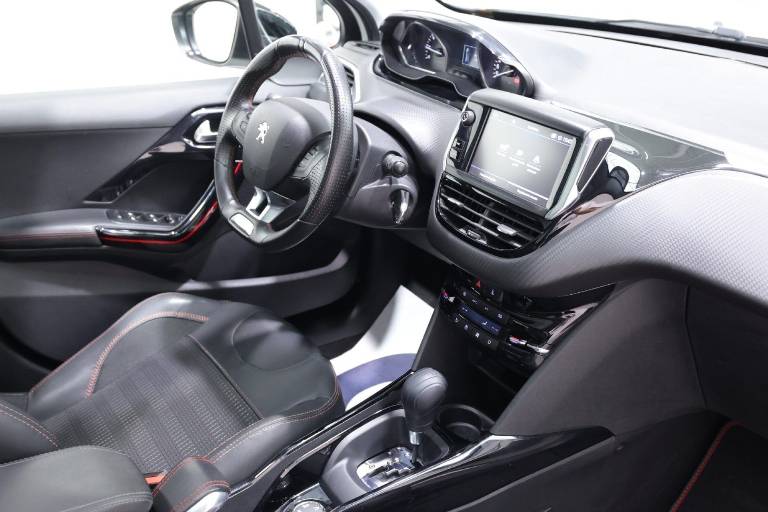 PEUGEOT 2008 44
