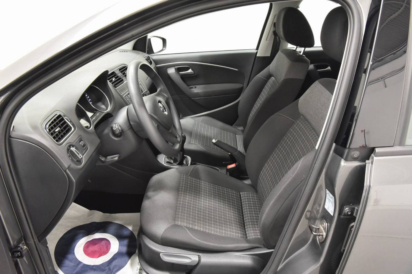 VOLKSWAGEN Polo 11