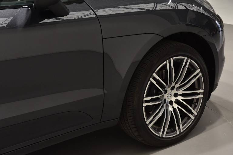 PORSCHE Macan 62