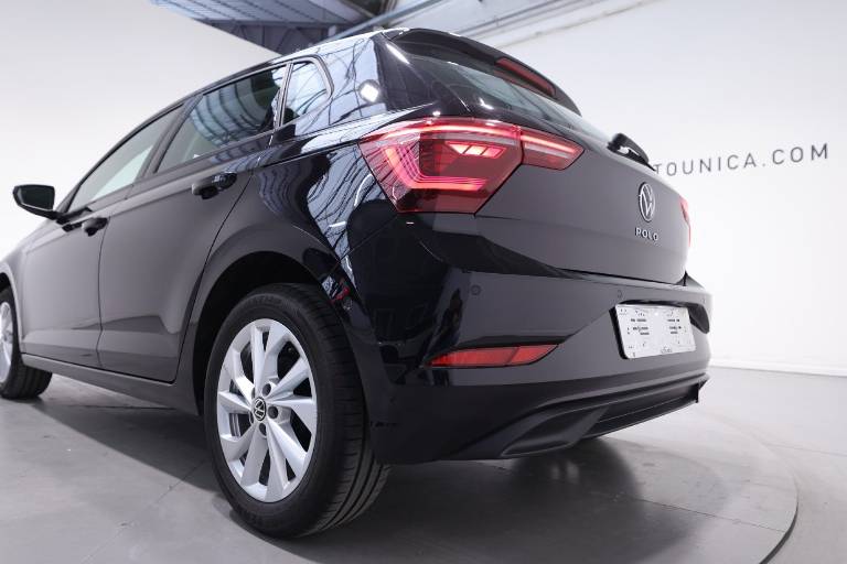 VOLKSWAGEN Polo 41
