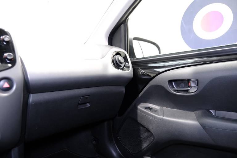 TOYOTA Aygo 29