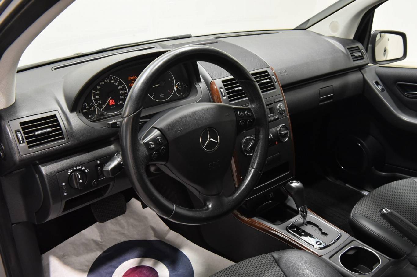 MERCEDES-BENZ A 180 2