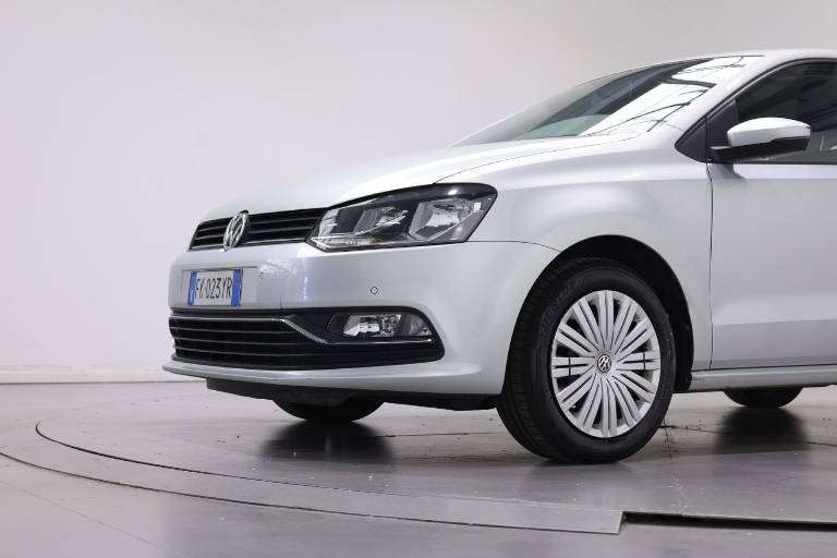 VOLKSWAGEN Polo 11