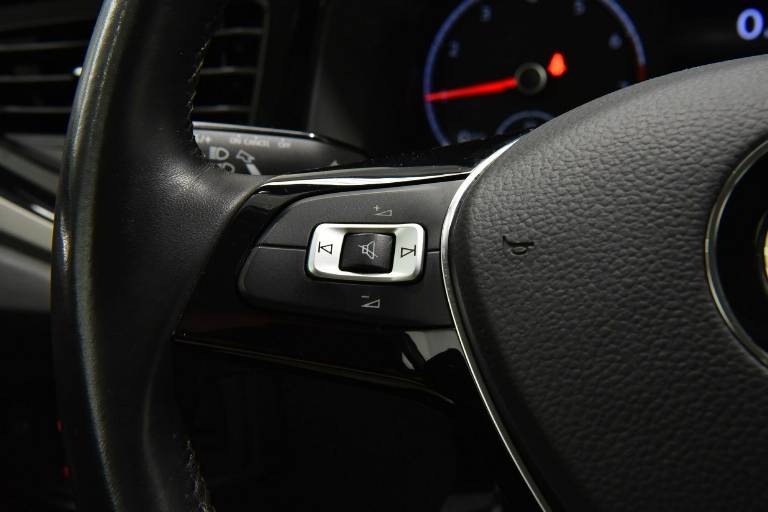 VOLKSWAGEN Polo 7