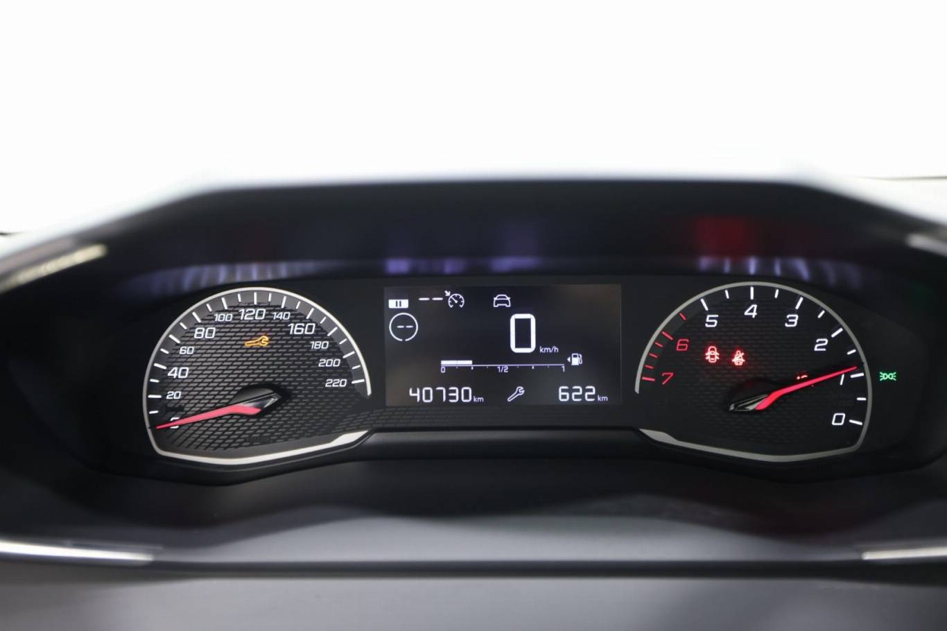 PEUGEOT 208 8