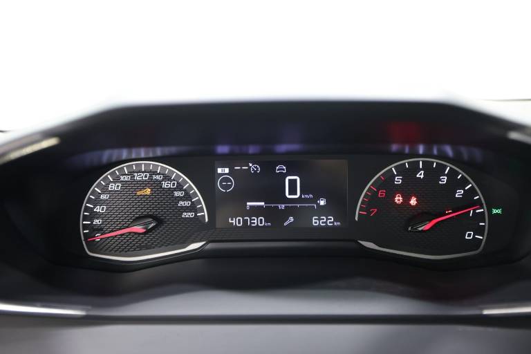 PEUGEOT 208 8