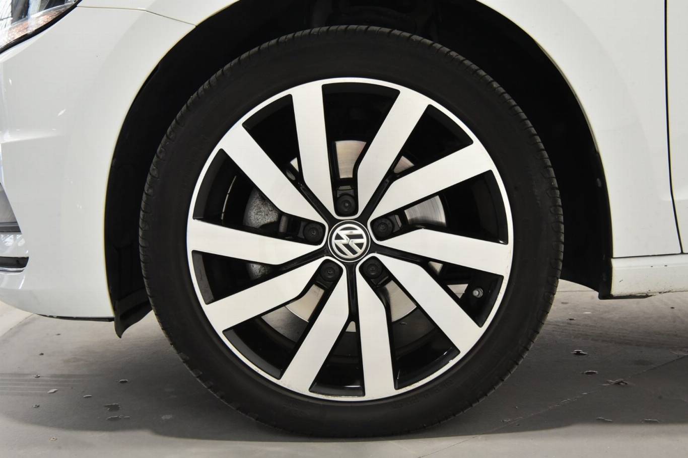 VOLKSWAGEN Touran 38