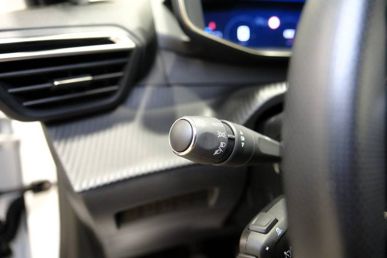 PEUGEOT 208 25