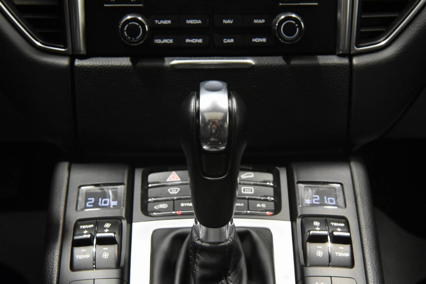 PORSCHE Macan 11