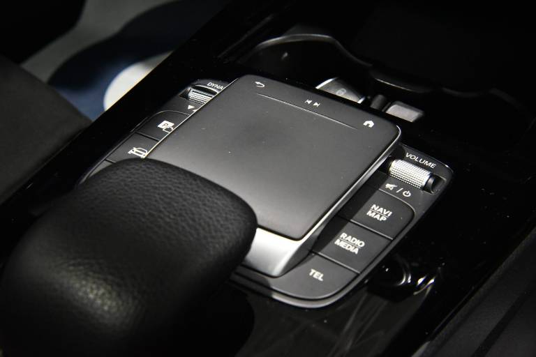 MERCEDES-BENZ A 250 24
