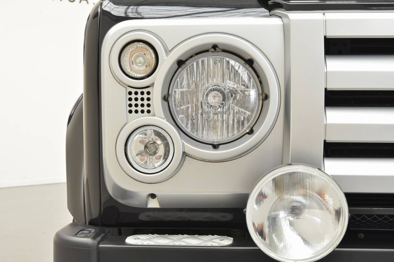 LAND ROVER Defender 48