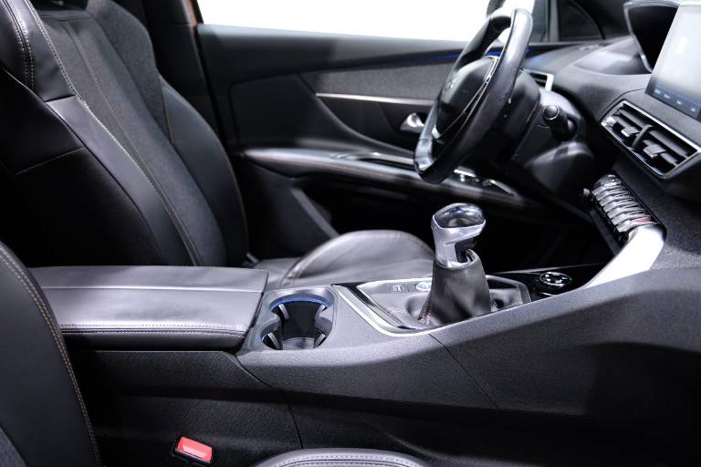 PEUGEOT 3008 67