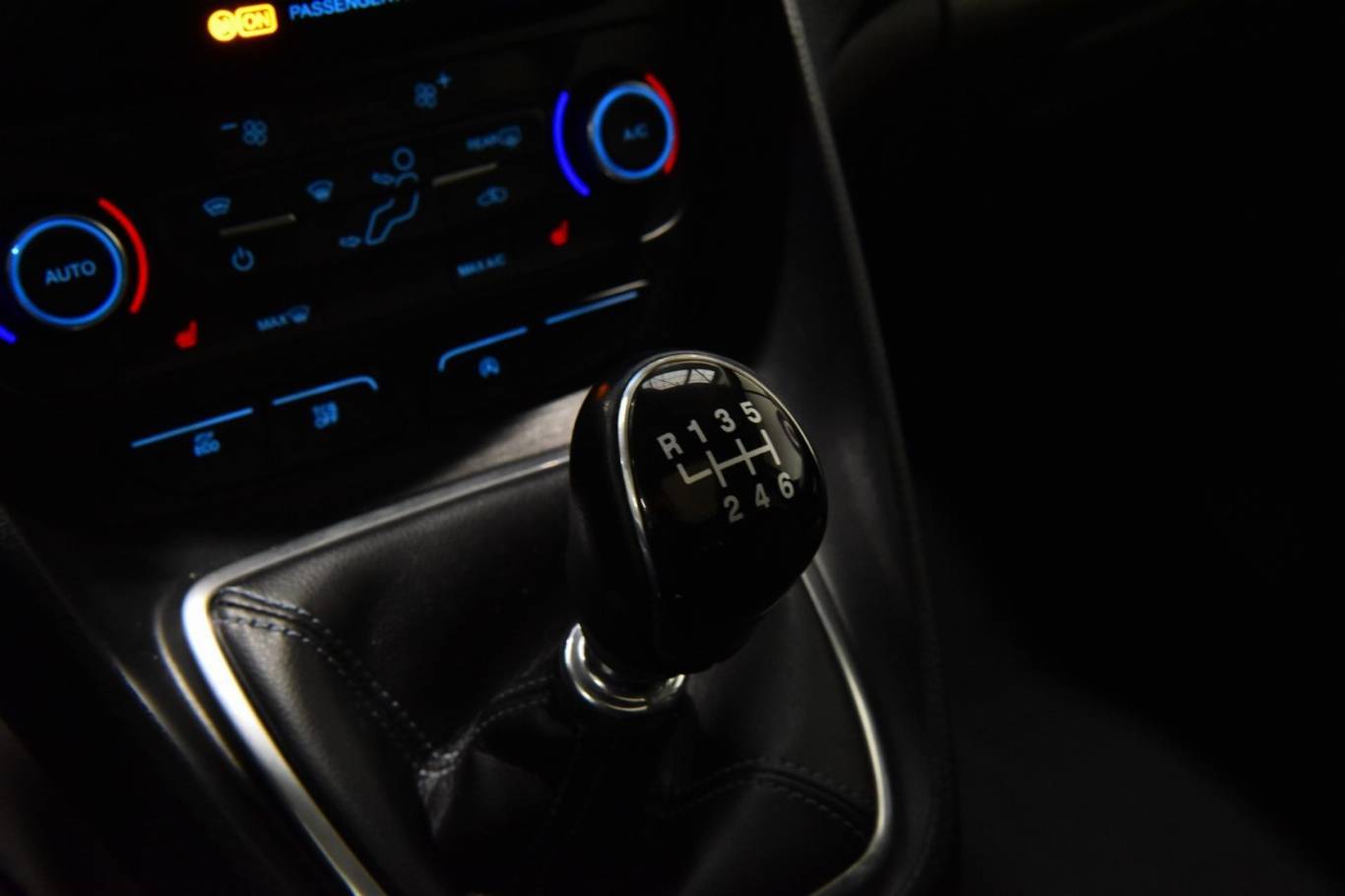 FORD Tourneo Connect 22