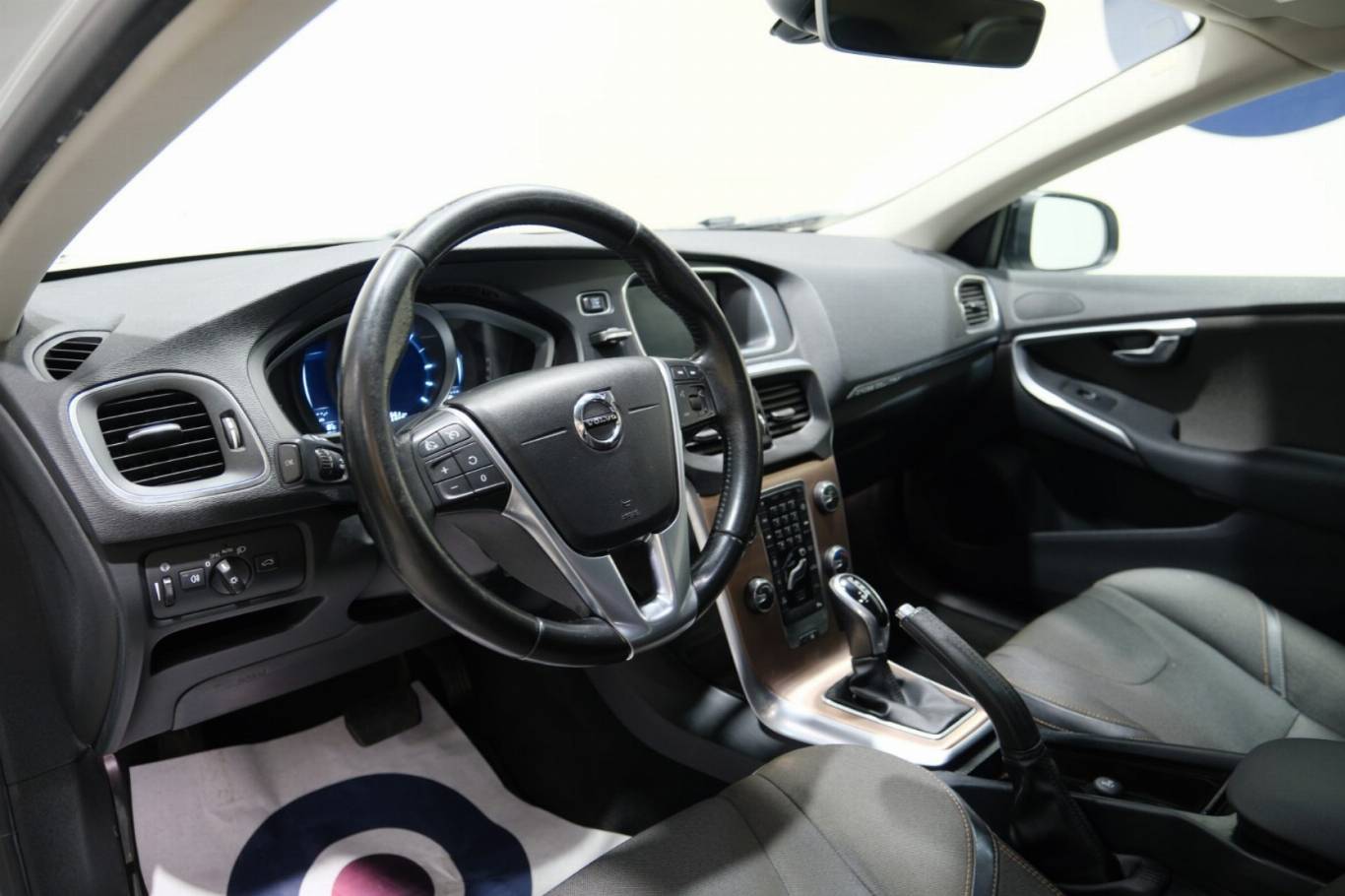 VOLVO V40 Cross Country 5