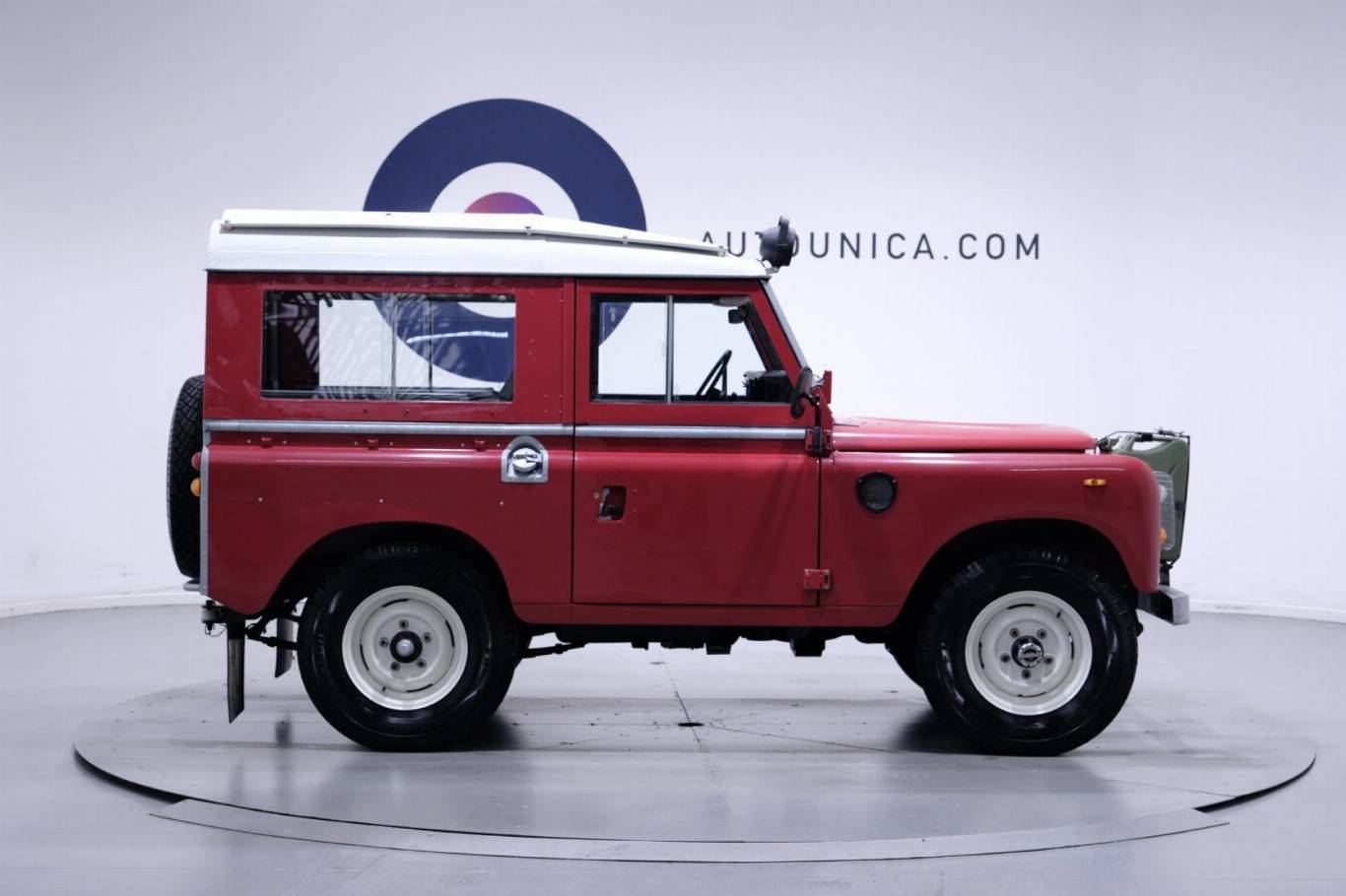 LAND ROVER Defender 4