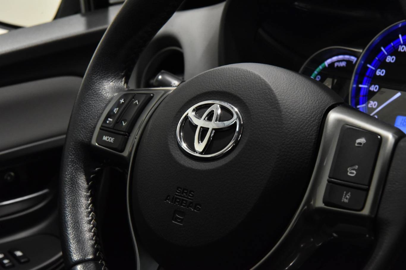 TOYOTA Yaris 41