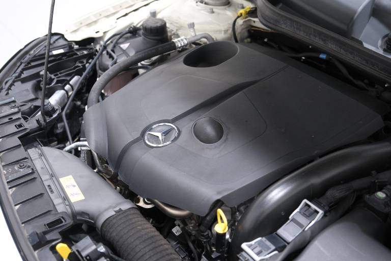 MERCEDES-BENZ GLA 220 66