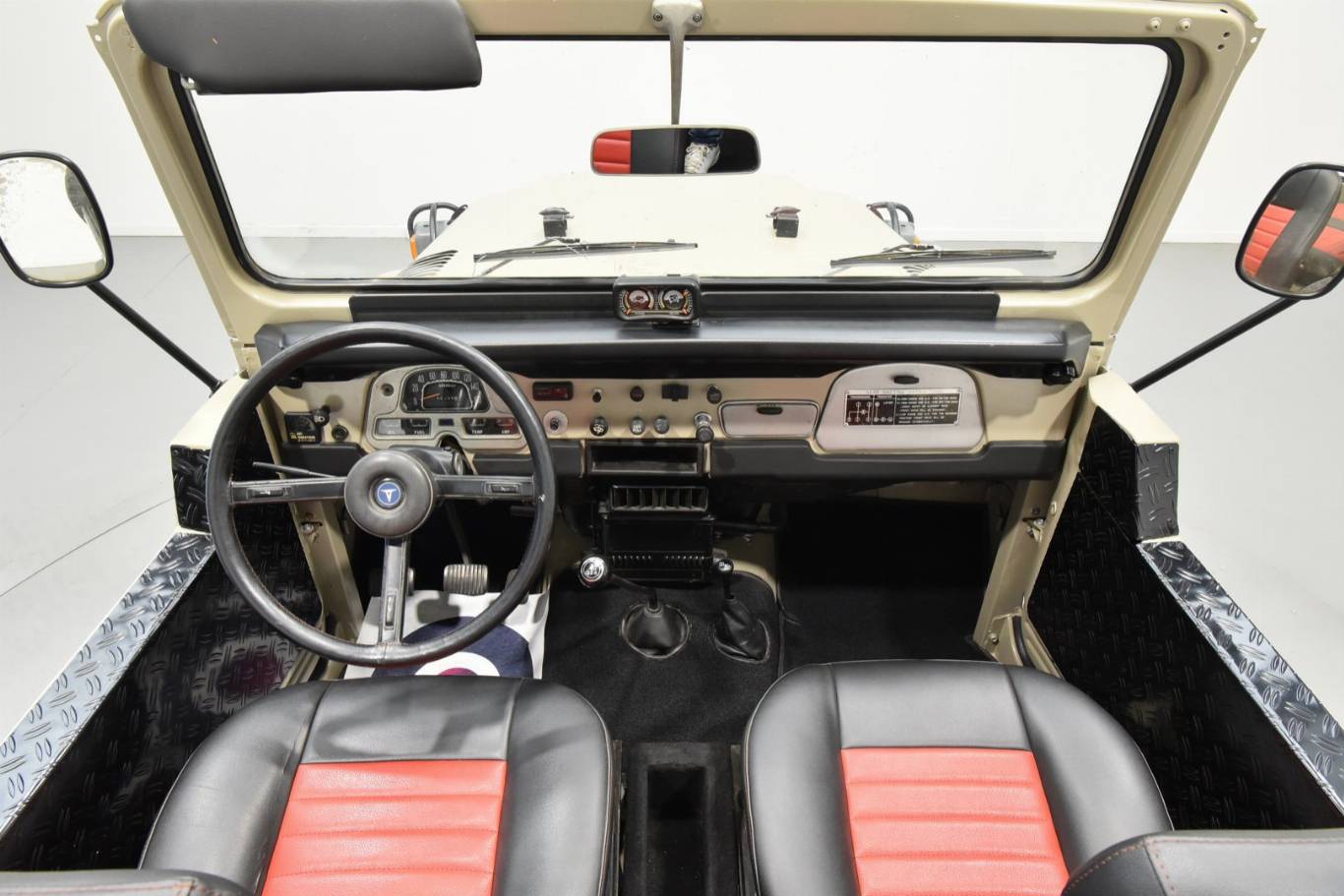 TOYOTA Land Cruiser 26