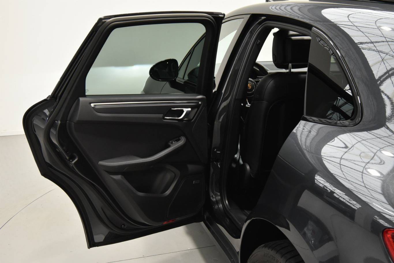 PORSCHE Macan 42