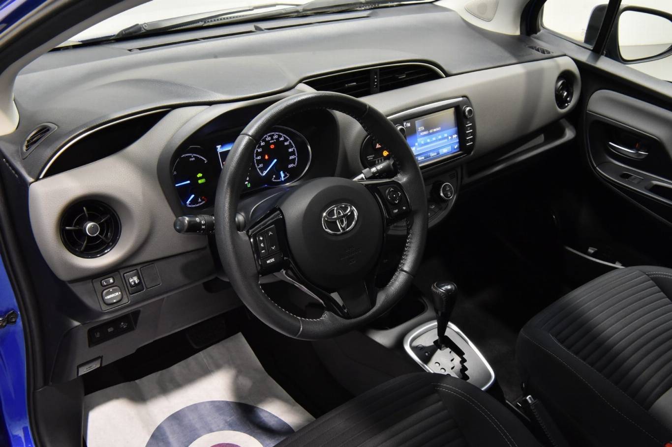TOYOTA Yaris 3