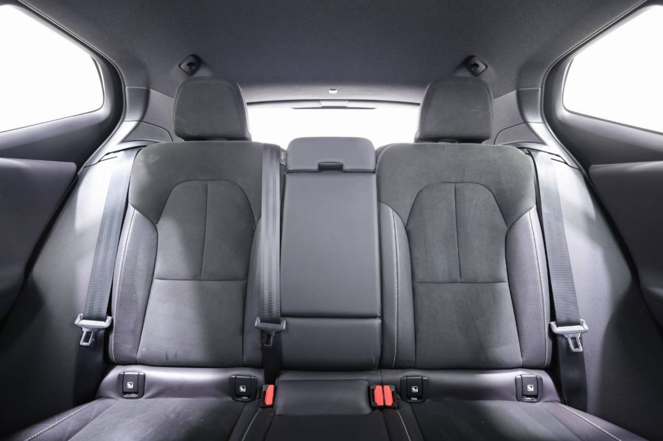 VOLVO XC40 34