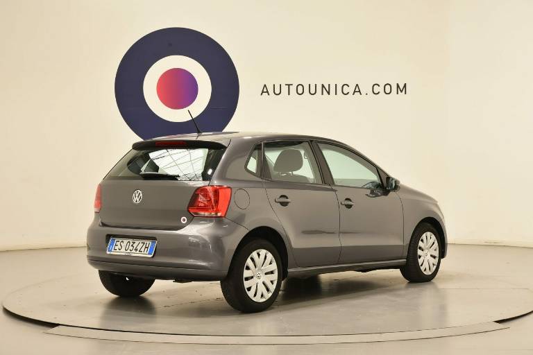 VOLKSWAGEN Polo 10