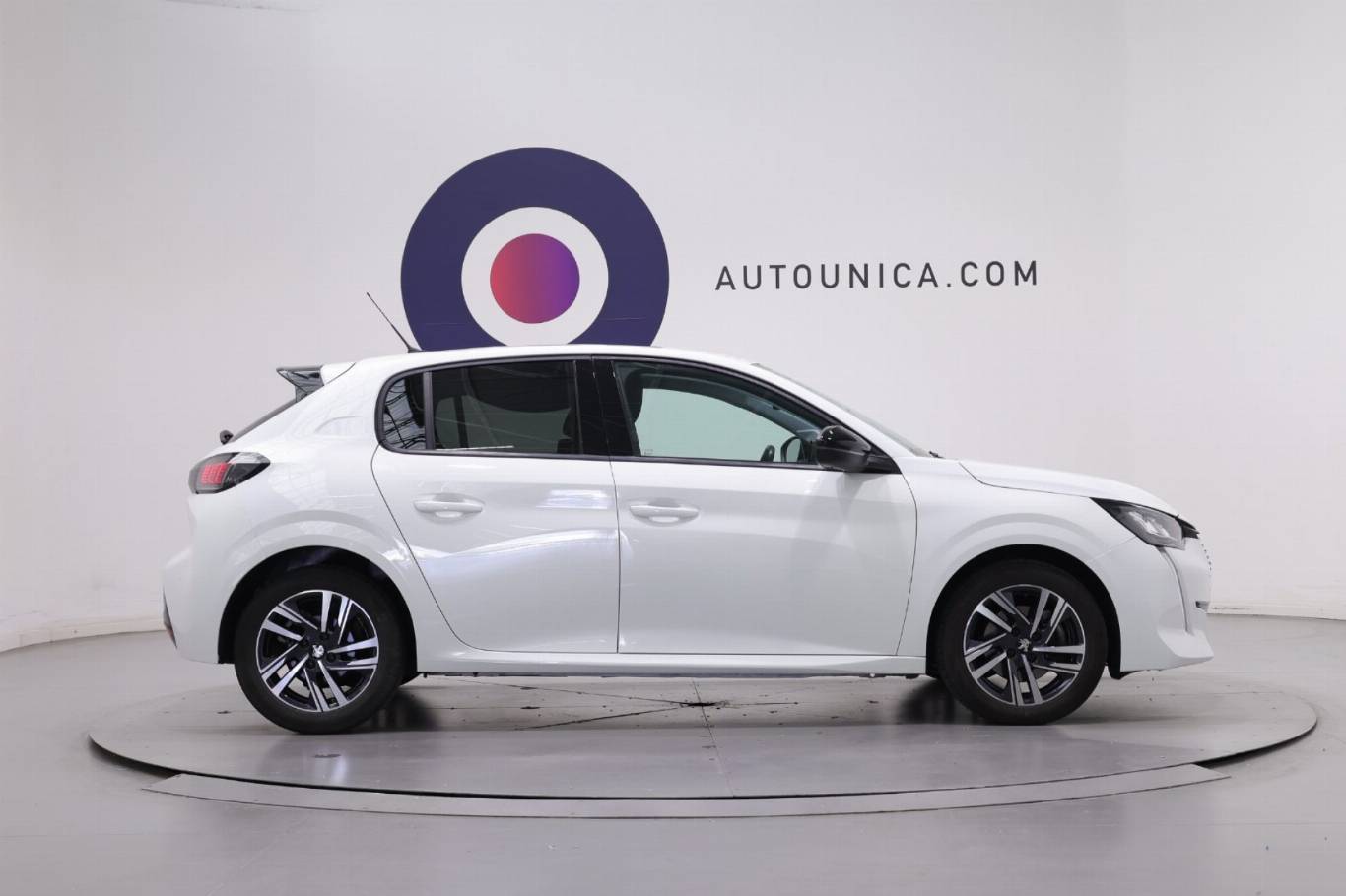 PEUGEOT 208 4