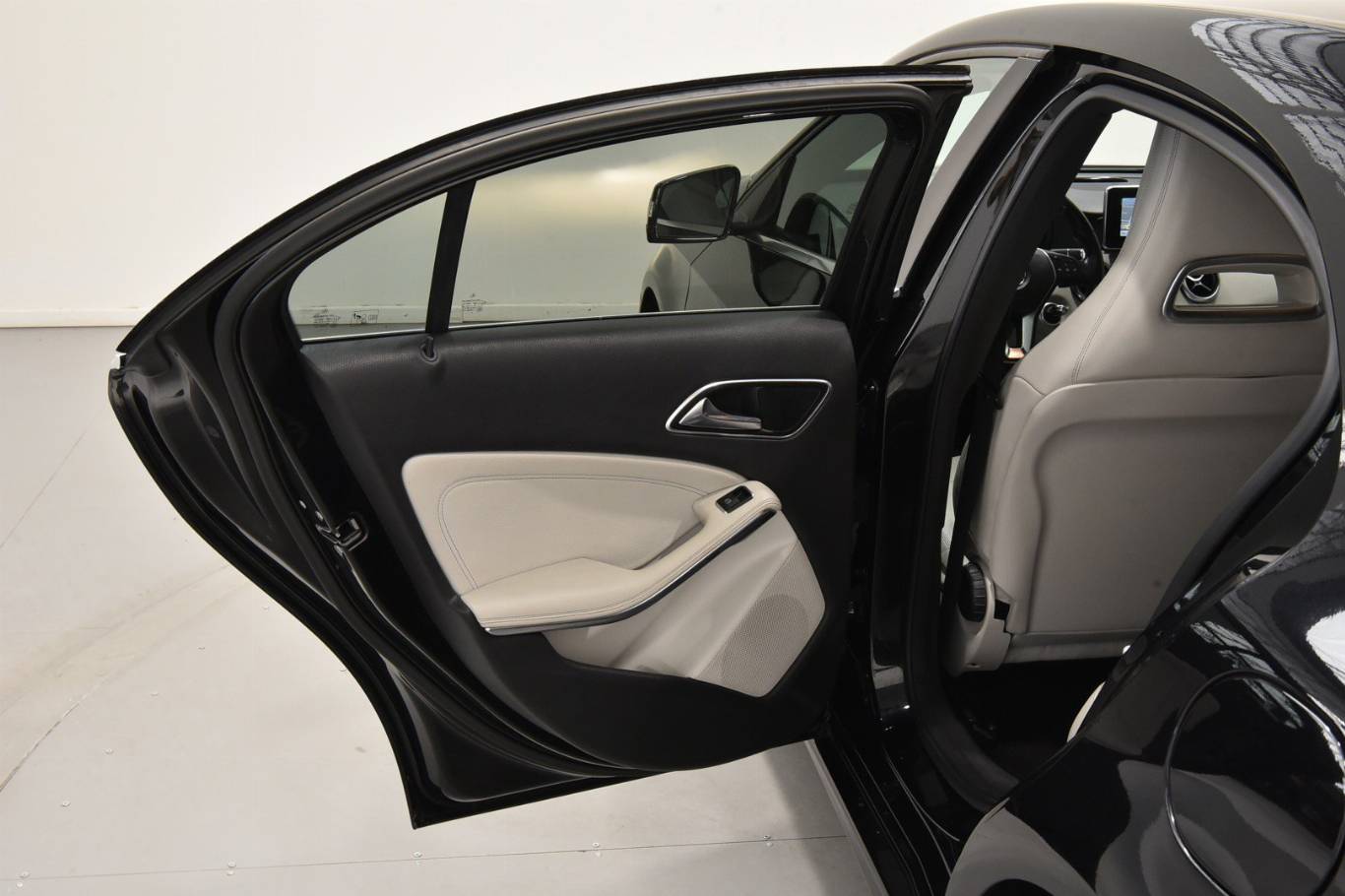 MERCEDES-BENZ A 180 37