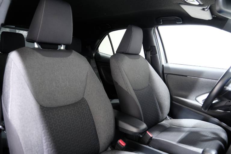 TOYOTA Yaris Cross 57