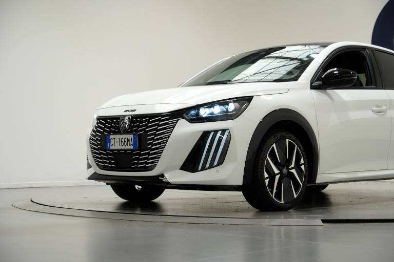 PEUGEOT 208 47