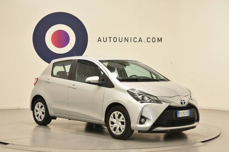 TOYOTA Yaris 15