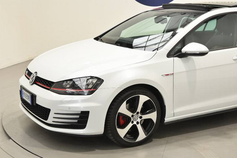 VOLKSWAGEN Golf GTI 35