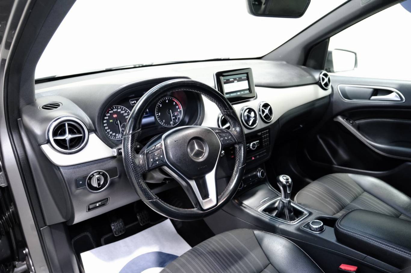 MERCEDES-BENZ B 200 5