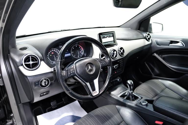 MERCEDES-BENZ B 200 5
