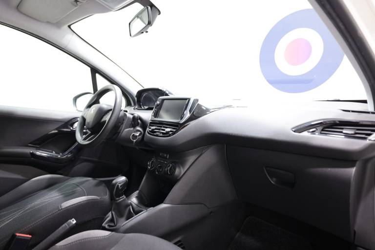 PEUGEOT 208 38