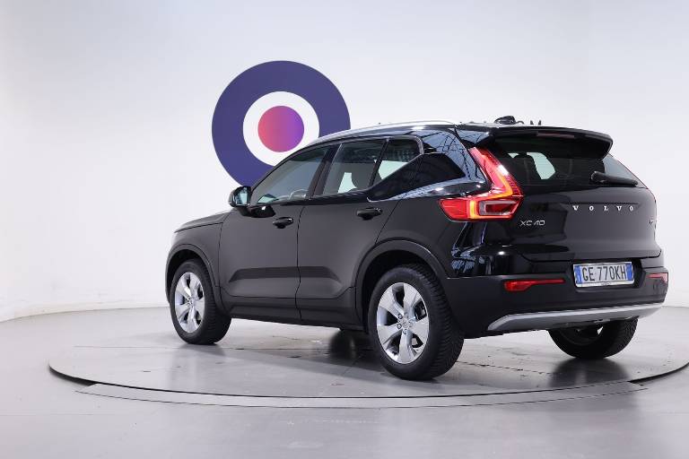 VOLVO XC40 16