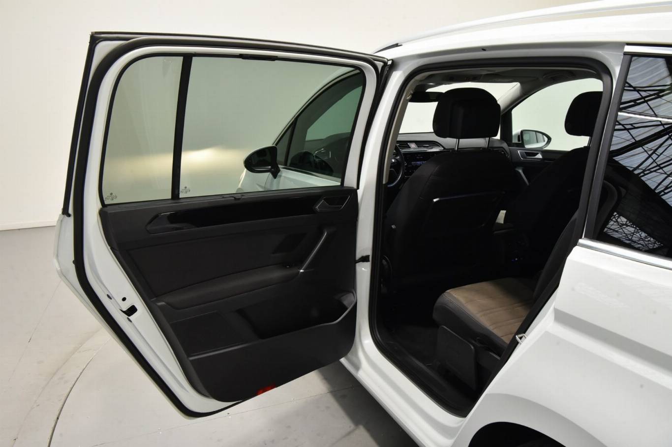 VOLKSWAGEN Touran 22