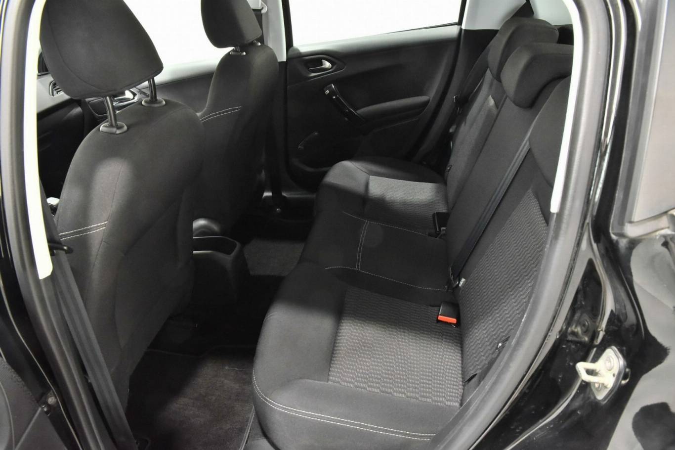 PEUGEOT 208 24