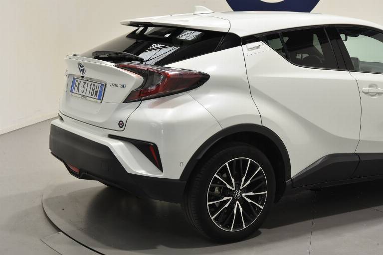 TOYOTA C-HR 33