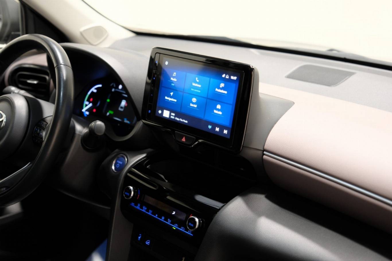 TOYOTA Yaris Cross 60