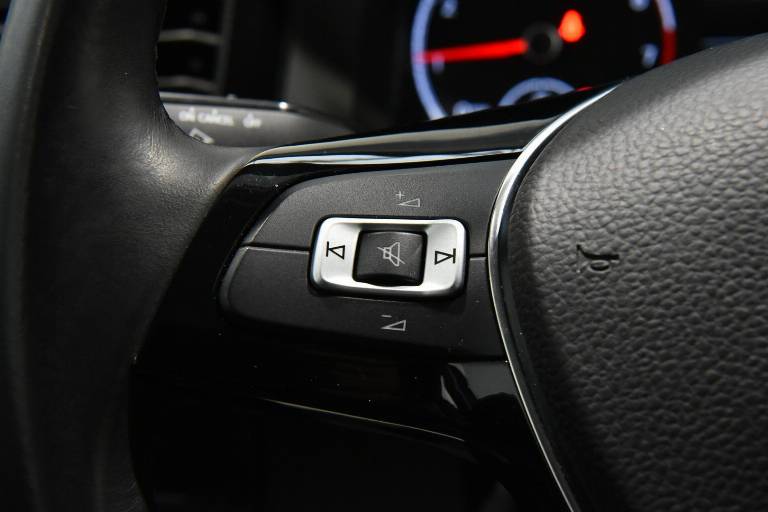 VOLKSWAGEN Polo 7